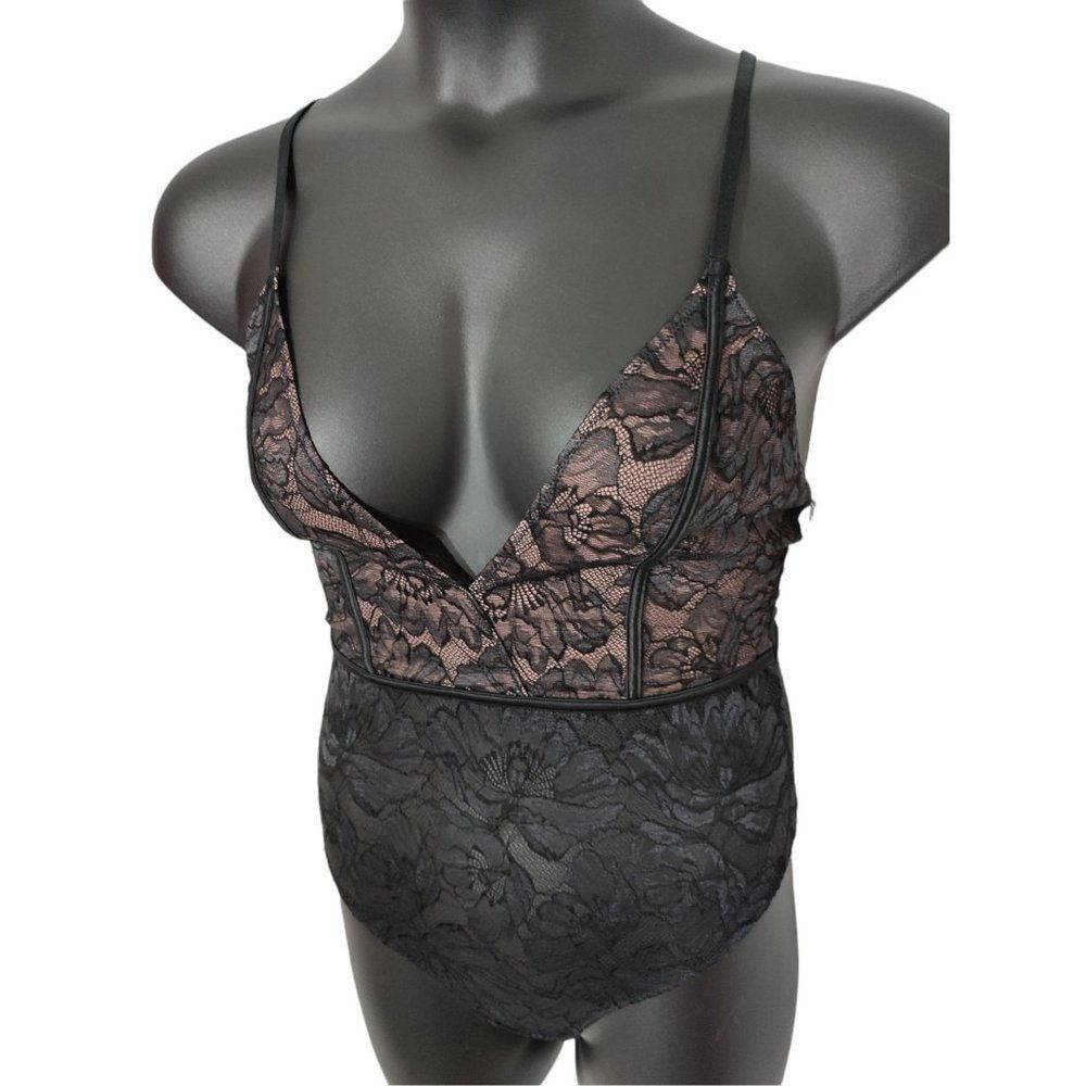 Auden V-neck Lace Bodysuit 
